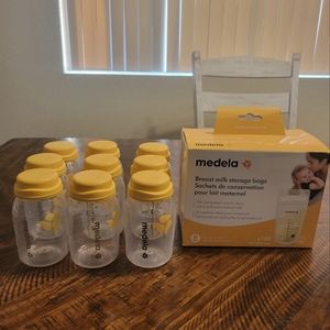 Medela 9 5 Oz bottles and 50 storage bags for breastmilk baby bottles